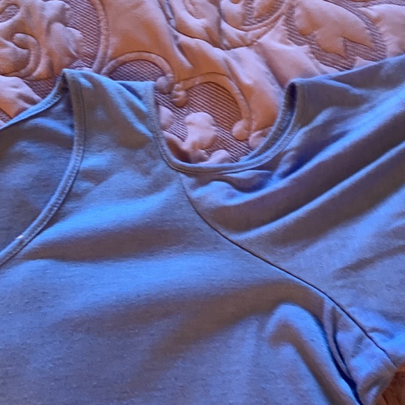 Cold shoulder light blue top, with asymmetrical hem - Picture 3 of 4